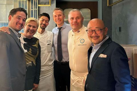 Forseti Íslands, Halla Tómasdóttir og eiginmaður hennar, Björn Skúlason og Hafliði Halldórsson ásamt starfsmönnum á …