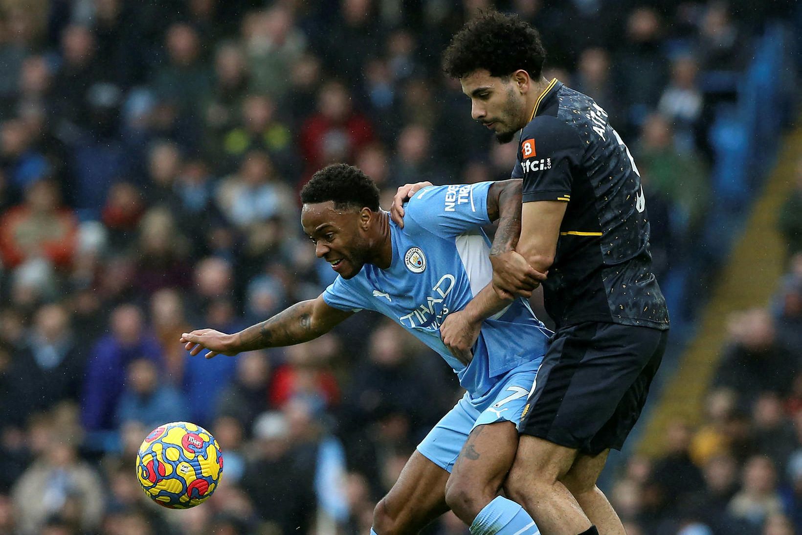 Raheem Sterling og Rayan Ait-Nouri eigast við í dag.