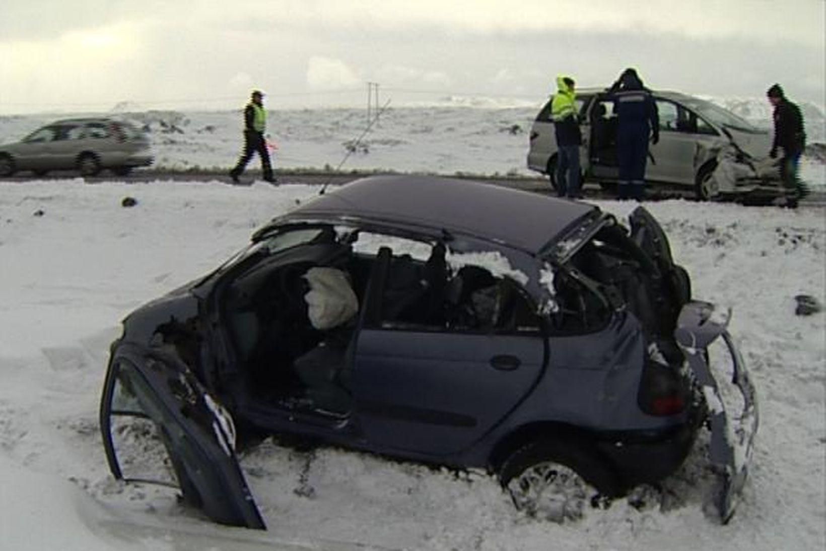 Fjórir slösuðust alvarlega í umferðaslysinu í morgun.