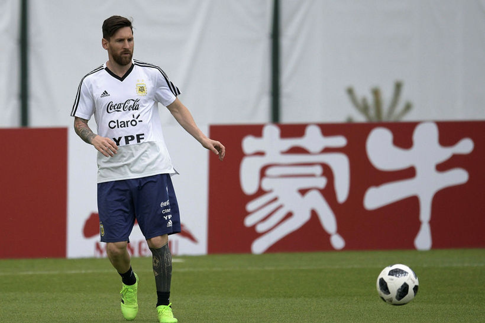Messi á æfingu með argentínska landsliðinu í gær.
