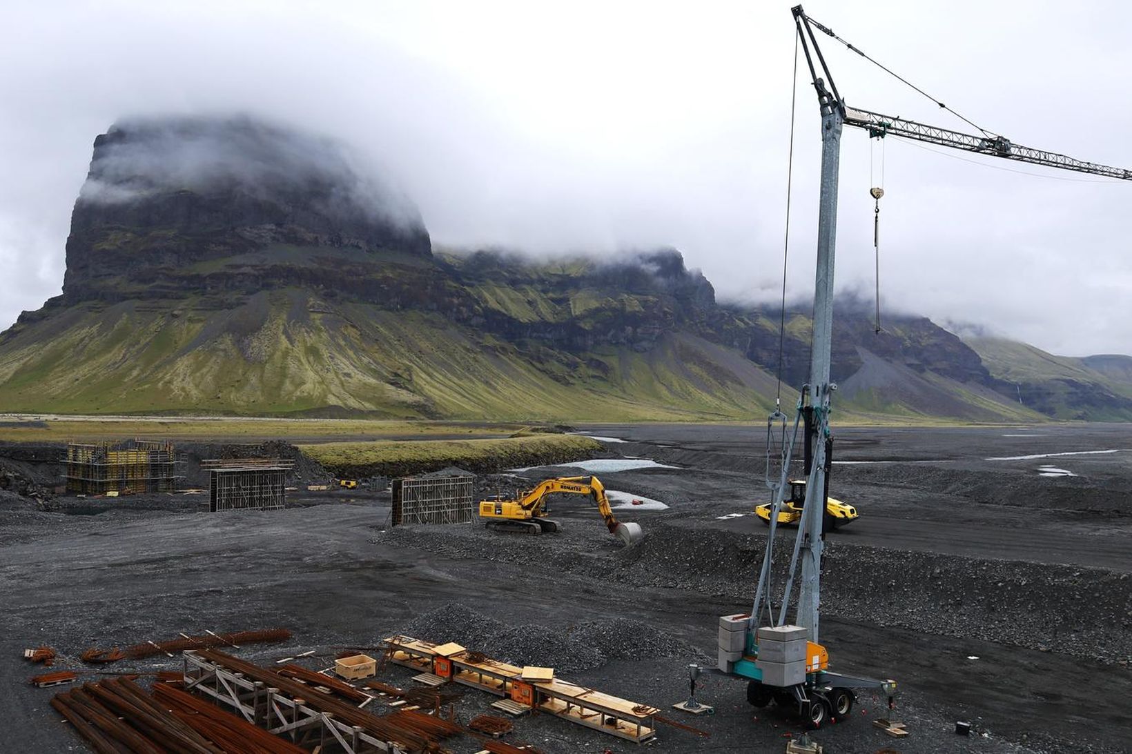 Framkvæmdir við nýju Núpsvatnabrúna.