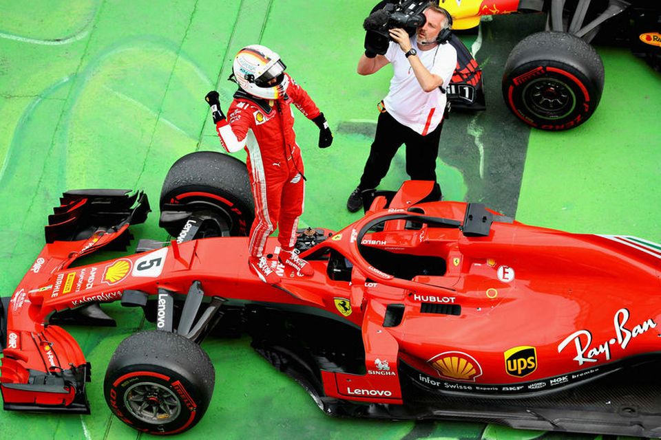 Sebastian Vettel fagnar sigrinum í Montreal.