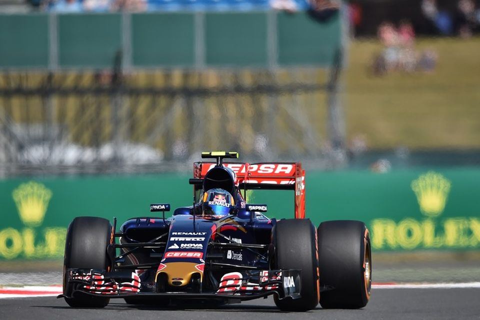 Carlos Sainz hjá Toro Rosso á æfingunni í morgun í Silverstone.