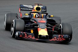 Daniel Ricciardo á ferð á Red Bull bílnum í Barcelona í dag.