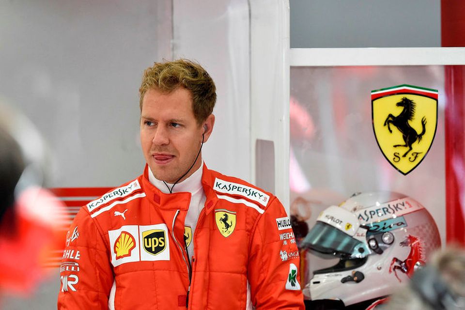 Sebastian Vettel fylgist með akstri keppinauta inn á milli aksturslota í Spa í morgun. Hann …