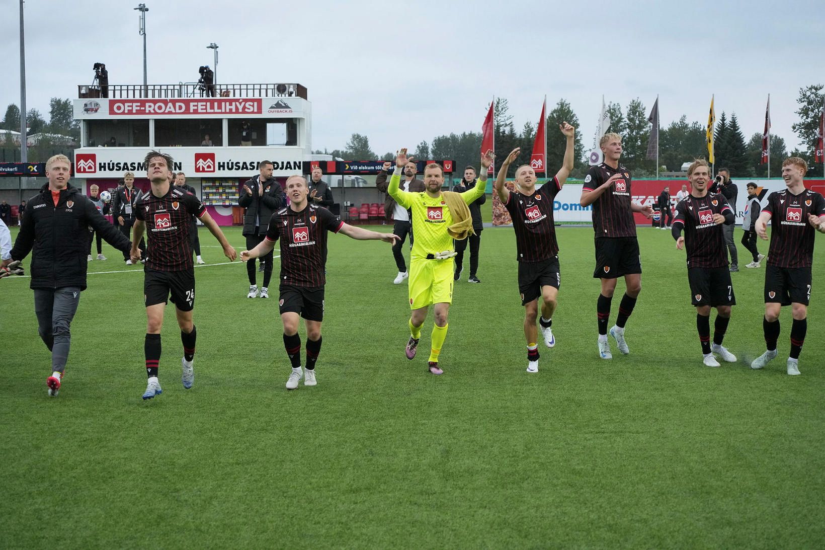 Víkingar spila þessa stundina við Vllaznia á Víkingsvellinum.
