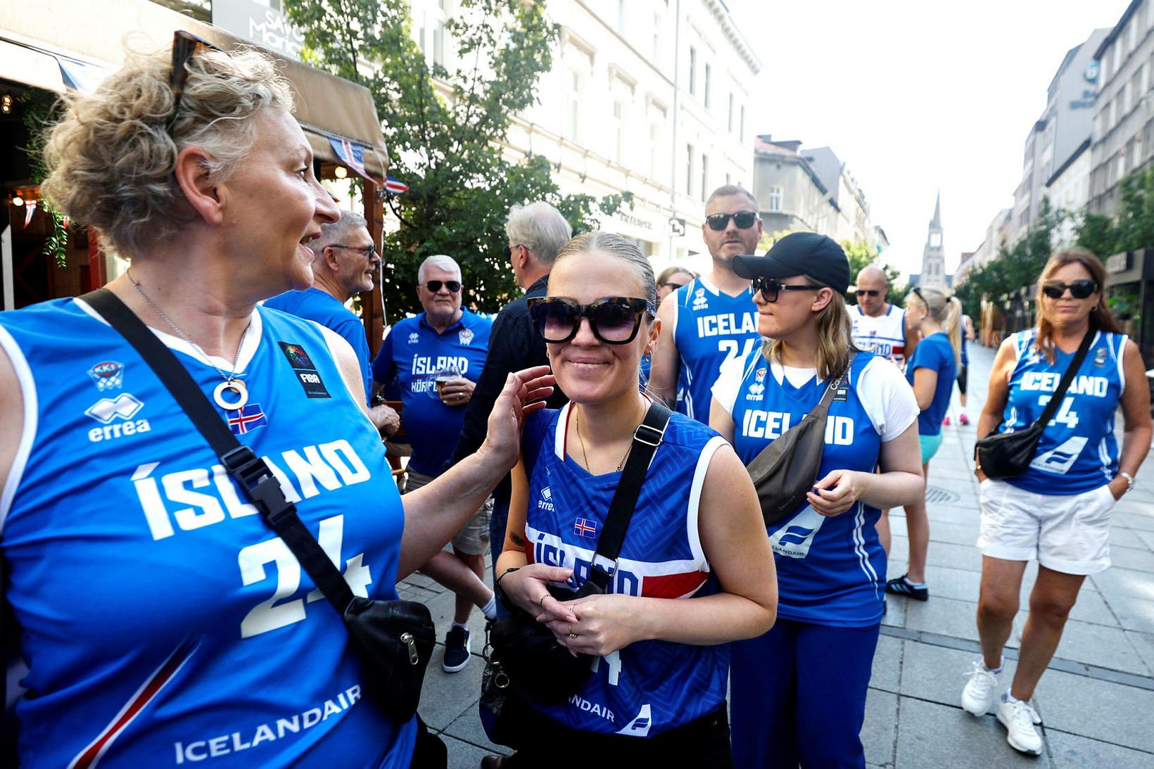 Svo hreykinn af öllu þessu fólki