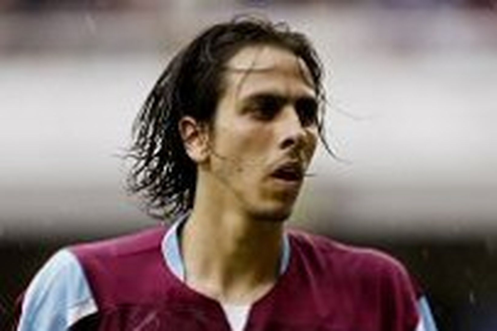 Yossi Benayoun er á leið til Liverpool.