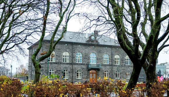 Útlit fyrir að hallinn verði 17 milljörðum meiri 