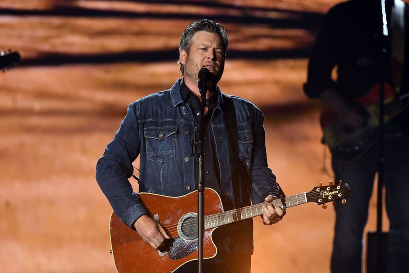 Blake Shelton hefur ákveðið að láta staðar numi í Voice.