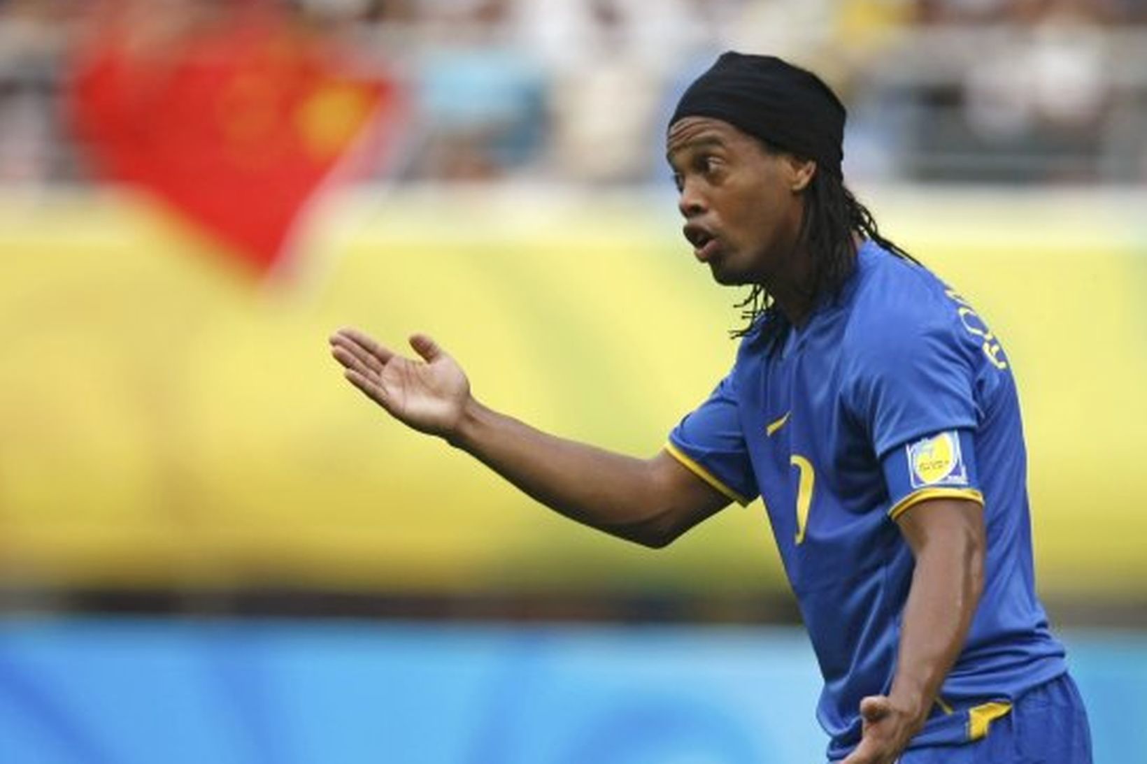 Ronaldinho skoraði sigurmark AC Milan í gær.