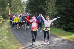 Stuð og stemning hjá hlaupurum í Bakgarðshlaupinu.