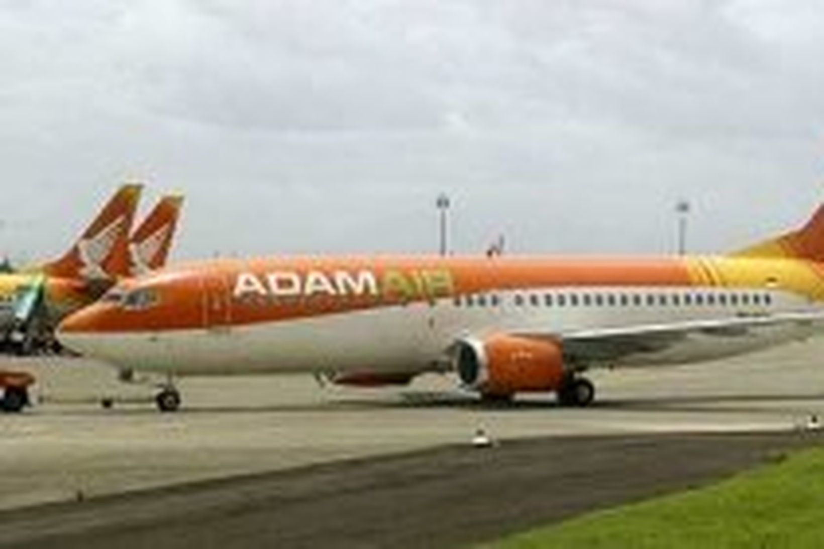 Vél frá Adam Air af gerðinni Boeing 737 400.