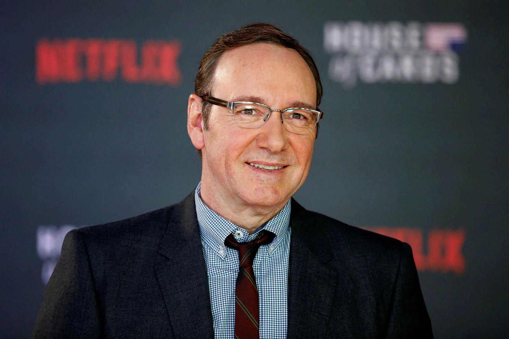 Kevin Spacey segist munu koma sjálfviljugur til réttarhaldanna í Bretlandi.