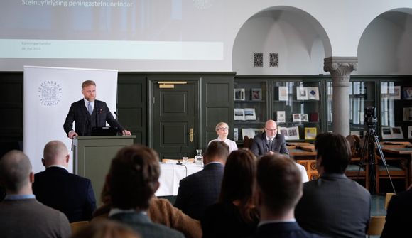 Viðskiptahalli til lengri tíma „hættuspil“