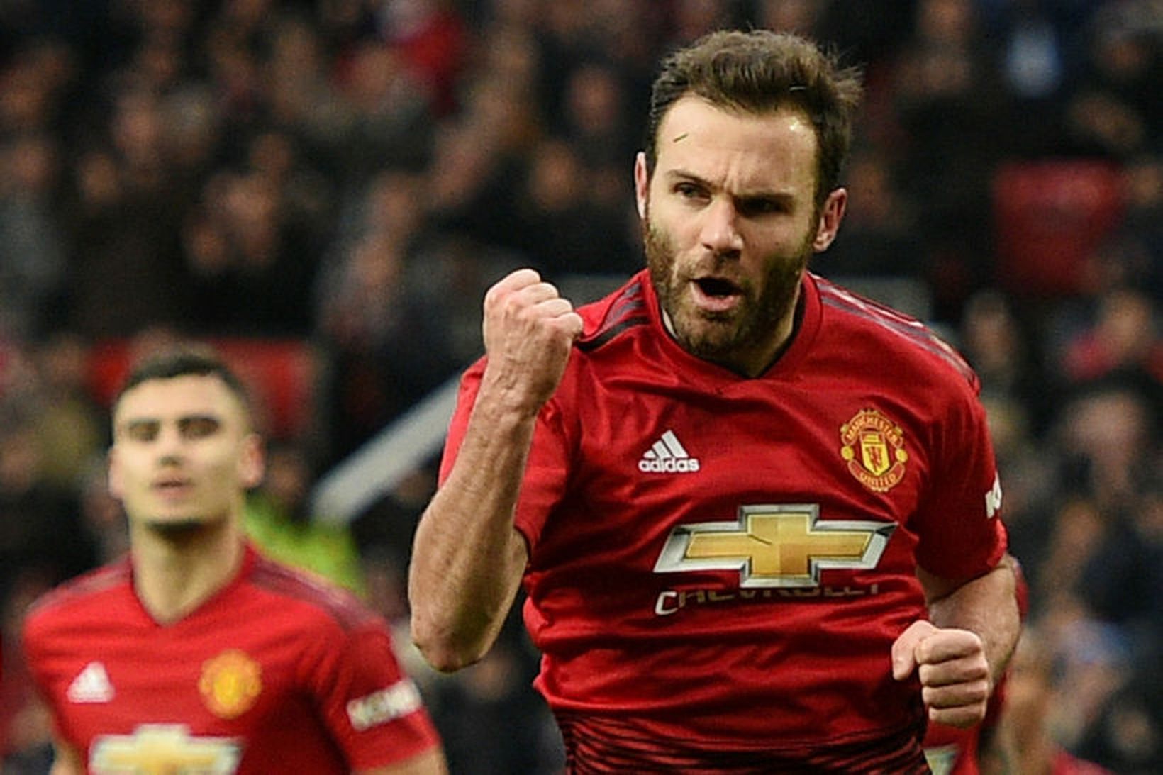 Juan Mata fagnar marki með Manchester United.
