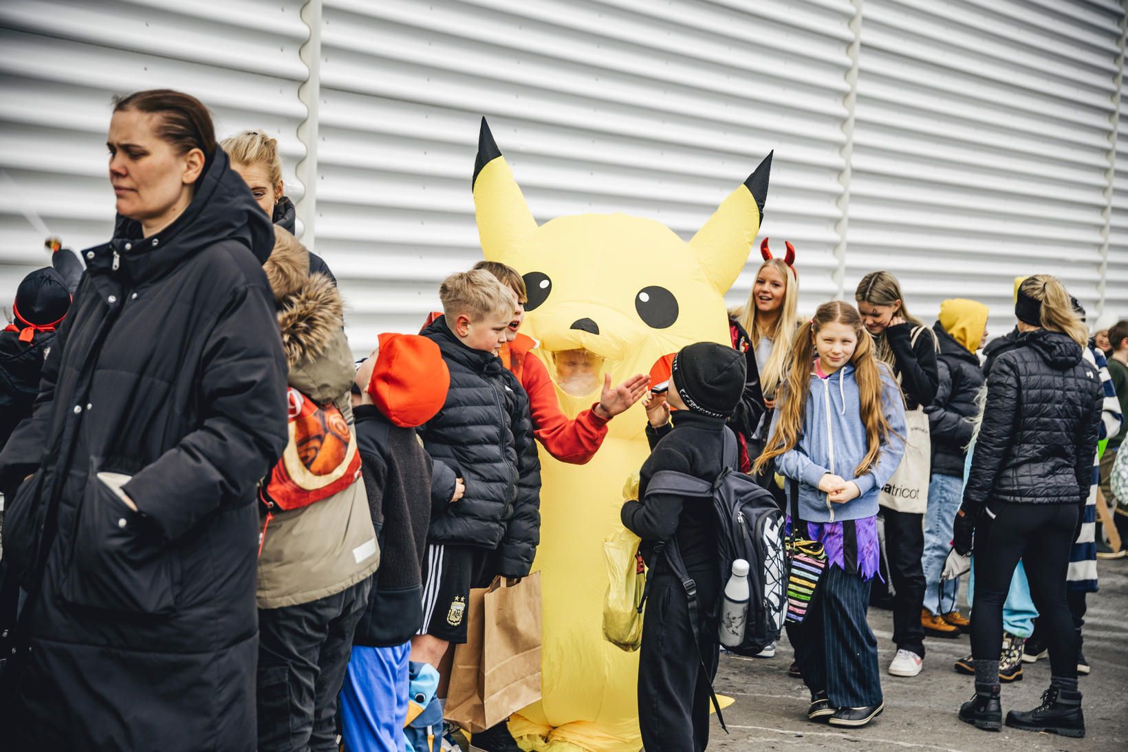 Hátt í tvö þúsund börn mæta árlega á öskudag til …