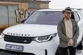 Kiddi við annan af tveimur Land Rover-jeppum á heimilinu, en þessum gaf hann nafnið &bdquo;Borgartúnið&ldquo;.