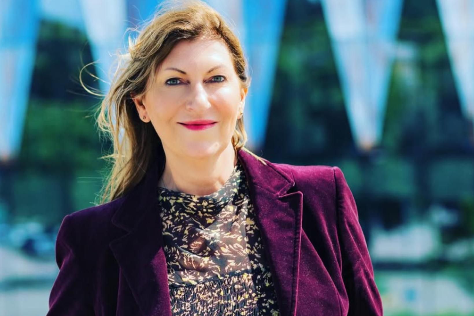 Lucy Cavendish grenntist og vinirnir ygldu sig.