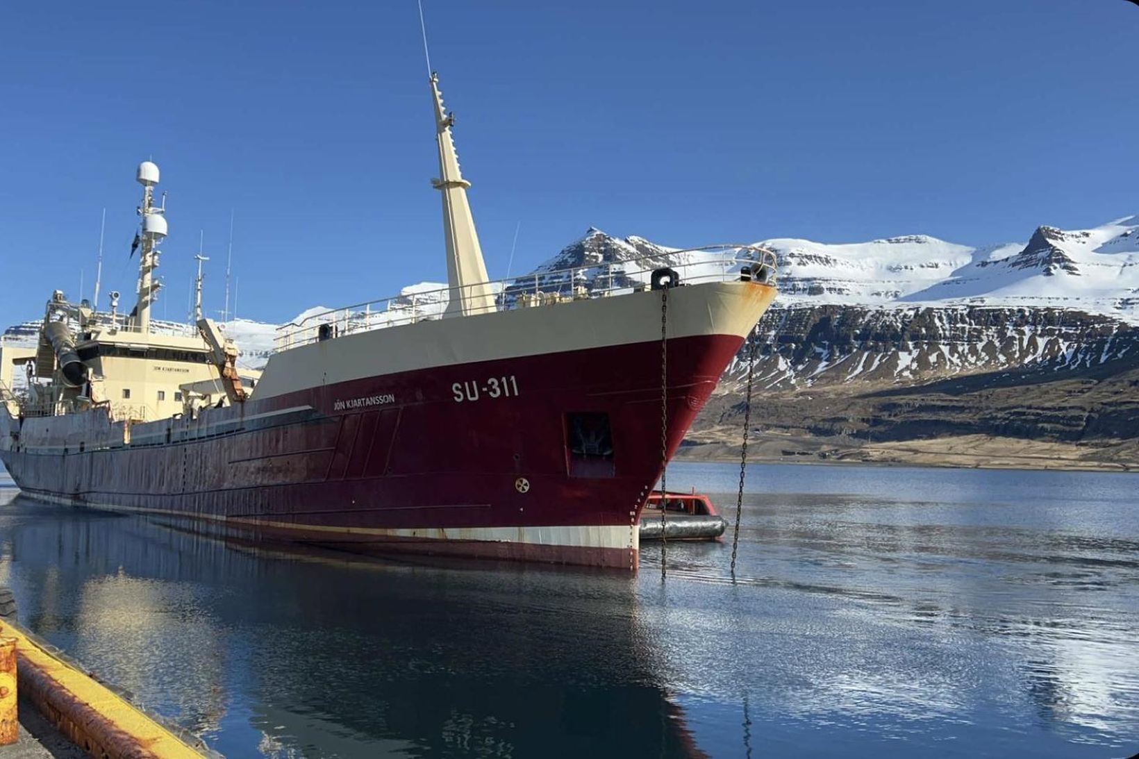 Jón Kjartansosn, áður Hólmaborg og þaráður Eldborg, er komin langleiðina …