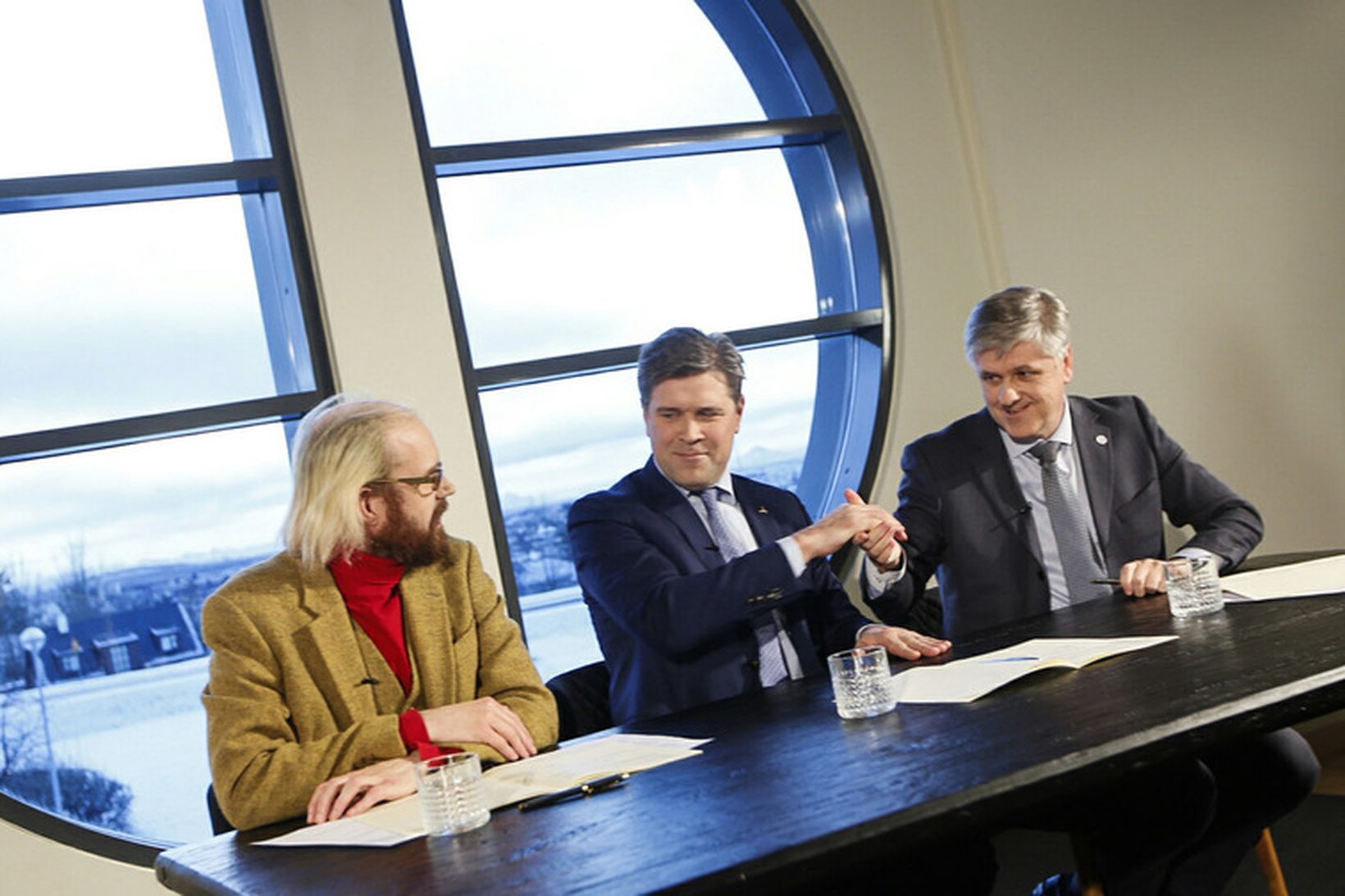 Ótt­arr Proppé, Bjarni Bene­dikts­son og Bene­dikt Jó­hannes­son for­ystu­menn nýrr­ar rík­is­stjórn­ar.