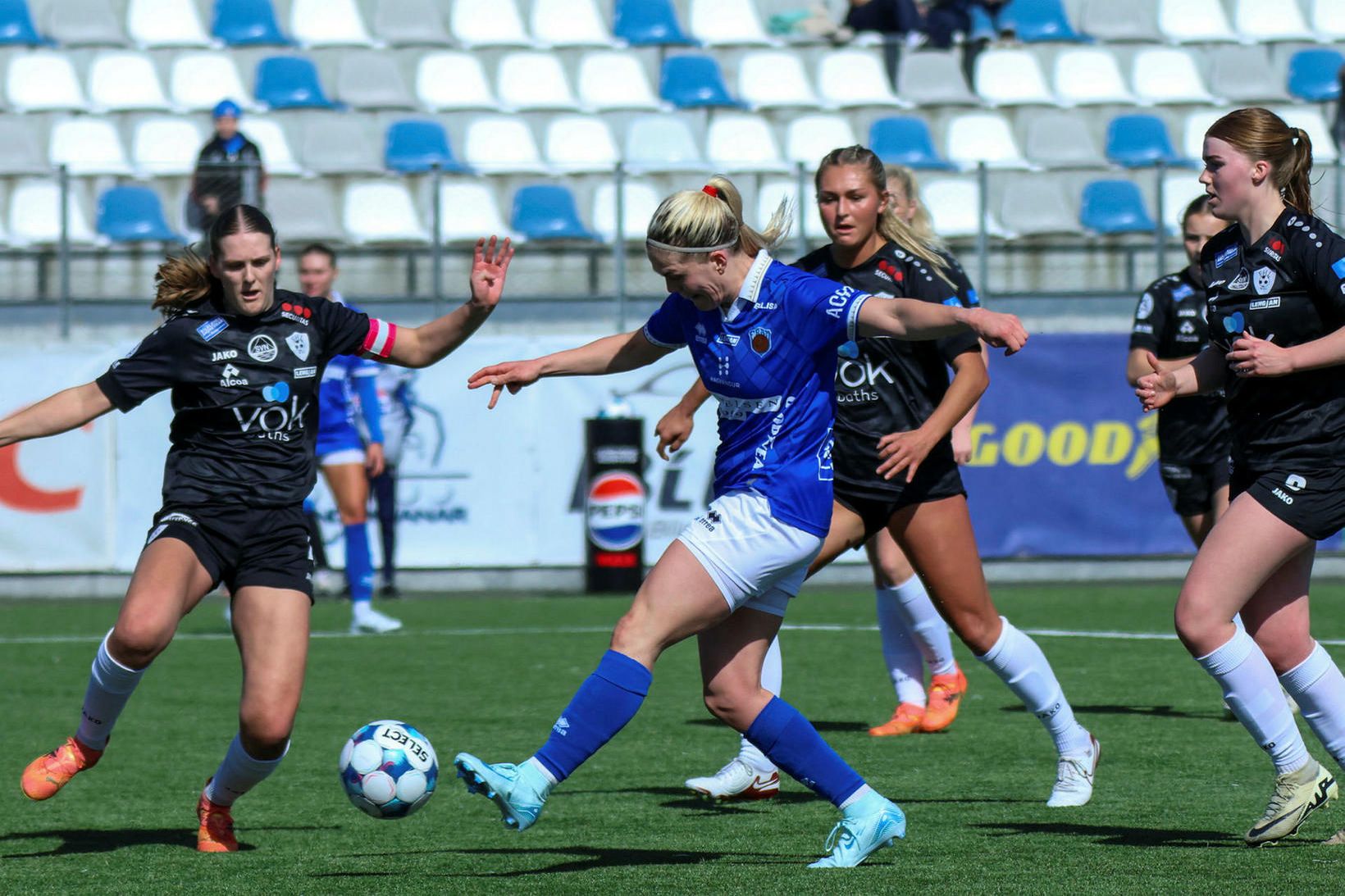 Alda Ólafsdóttir skorar annað mark Fram á 13. mínútu.