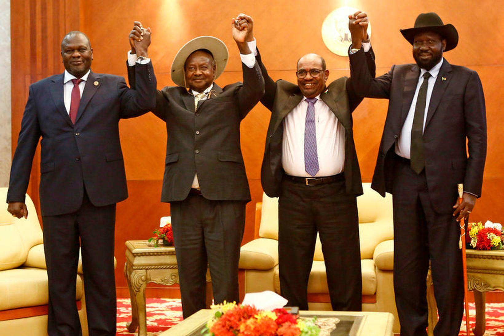 Frá vinstri: Riek Machar, Yoweri Museveni forseti Úganda, Omar al-Bashir …