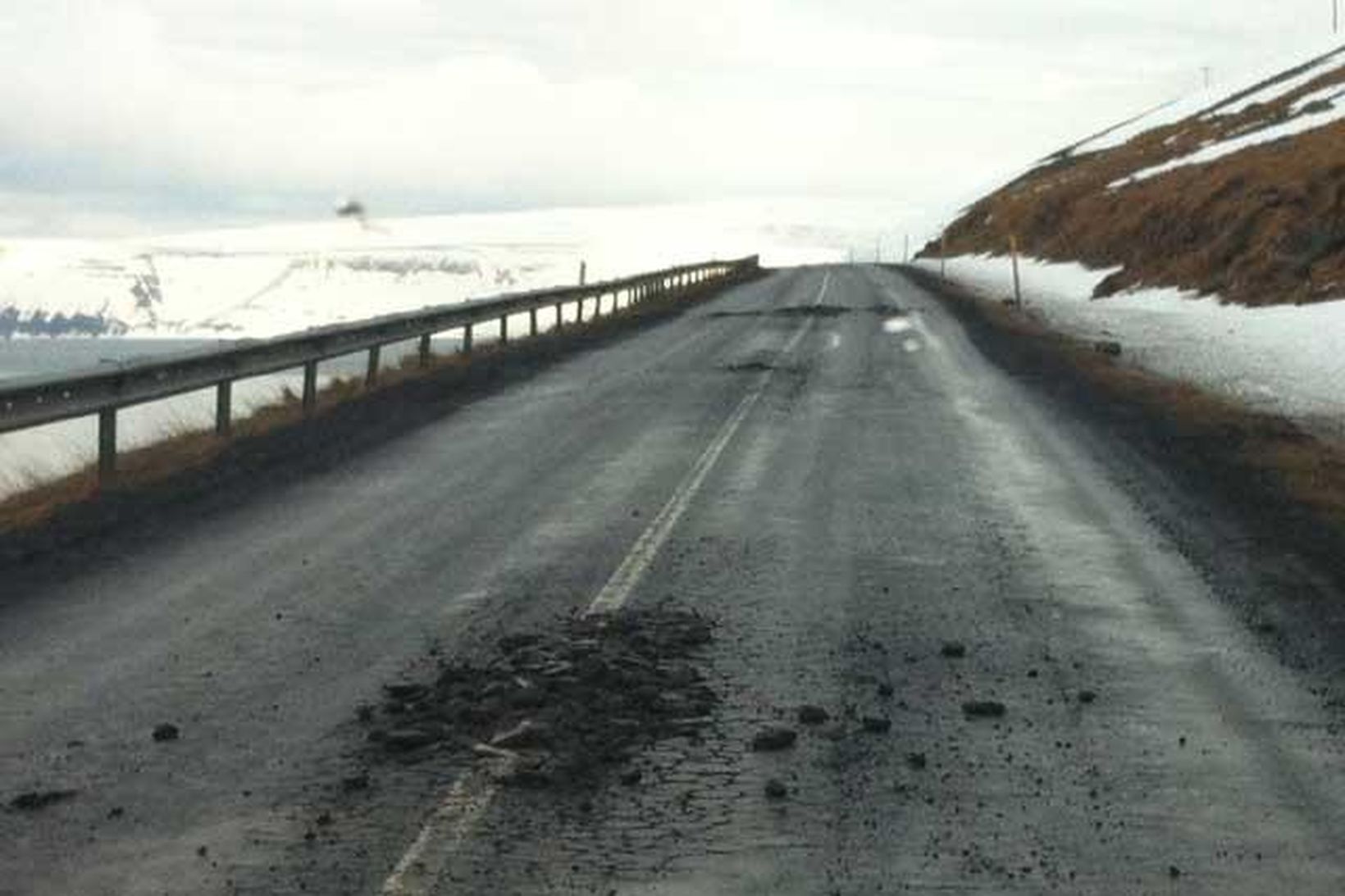 Svona var umhorfs á veginum um Súðavíkurhlíð á föstudag.