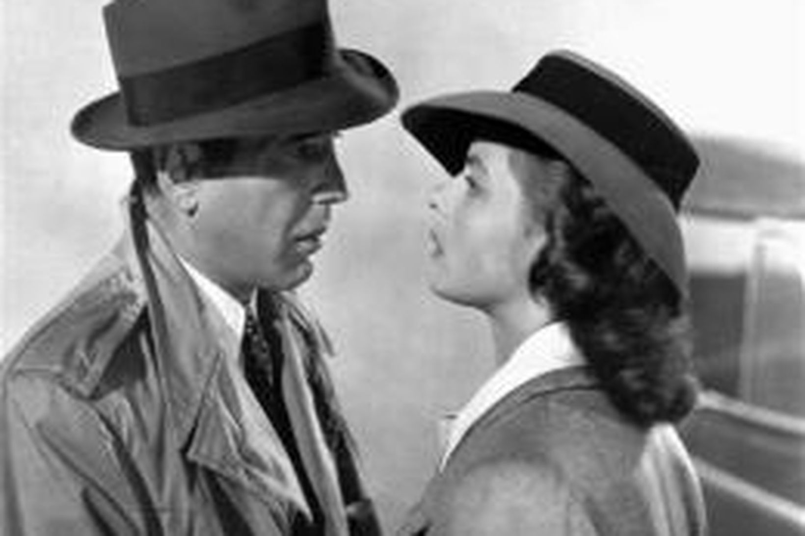 Humphrey Bogart og Ingrid Bergman í myndinni Casablanca, sem er …
