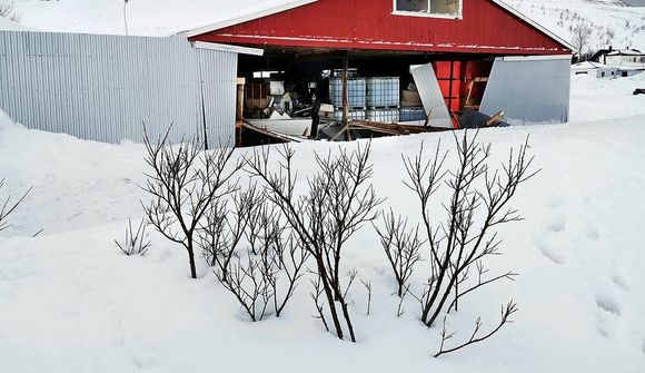 Bylgjan frá flóðinu allt að sex metra há