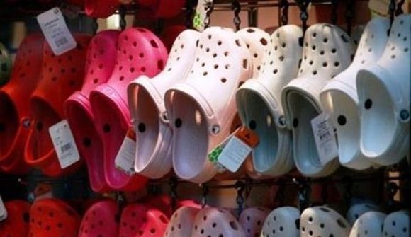 Gefa tíu þúsund Crocs-skó til heilbrigðisstarfsmanna
