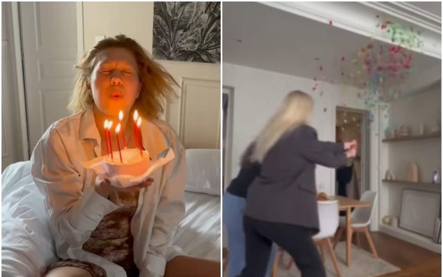 Afmælisbarnið blés á kertin í rúminu.