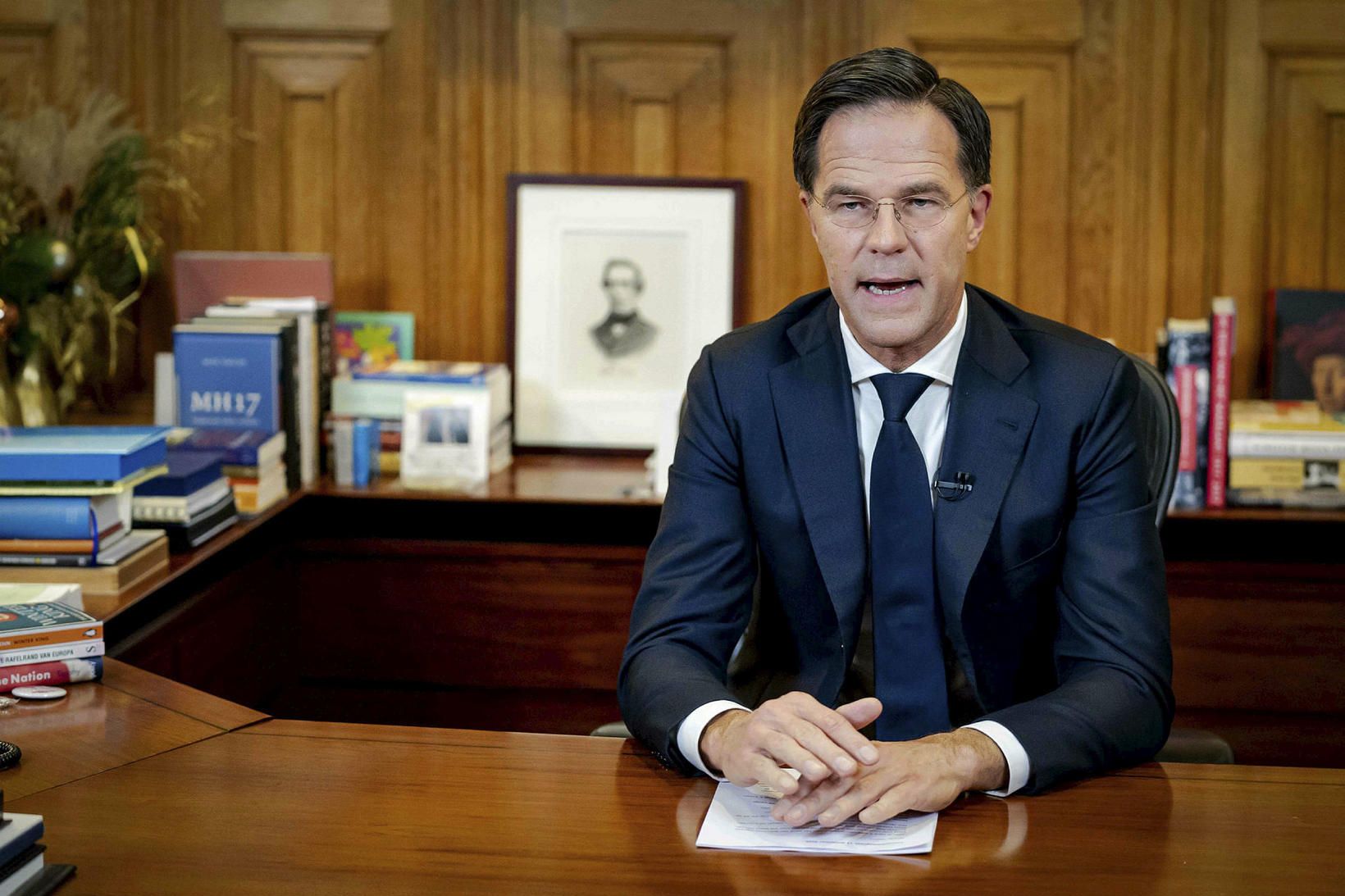 Mark Rutte á meðan á sjónvarpsávarpinu stóð.