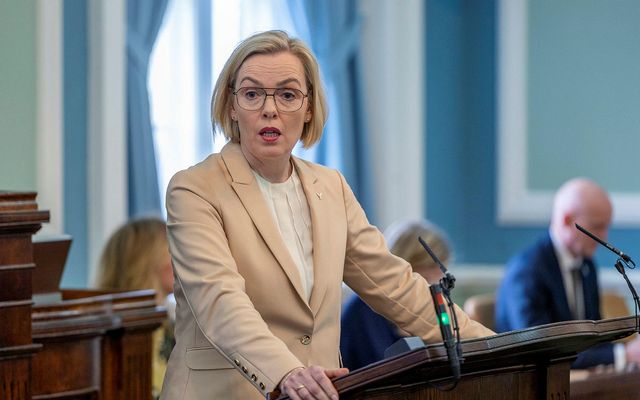 Guðrún Hafsteinsdóttir formaður Sjálfstæðisflokksins í ræðustól Alþingis.