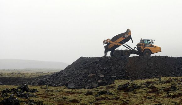 Hækkun varnargarða bíður heimildar ráðherra
