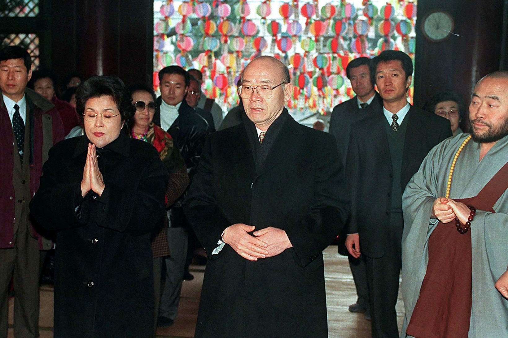 Chun Doo-Hwan (í miðjunni) árið 1997.