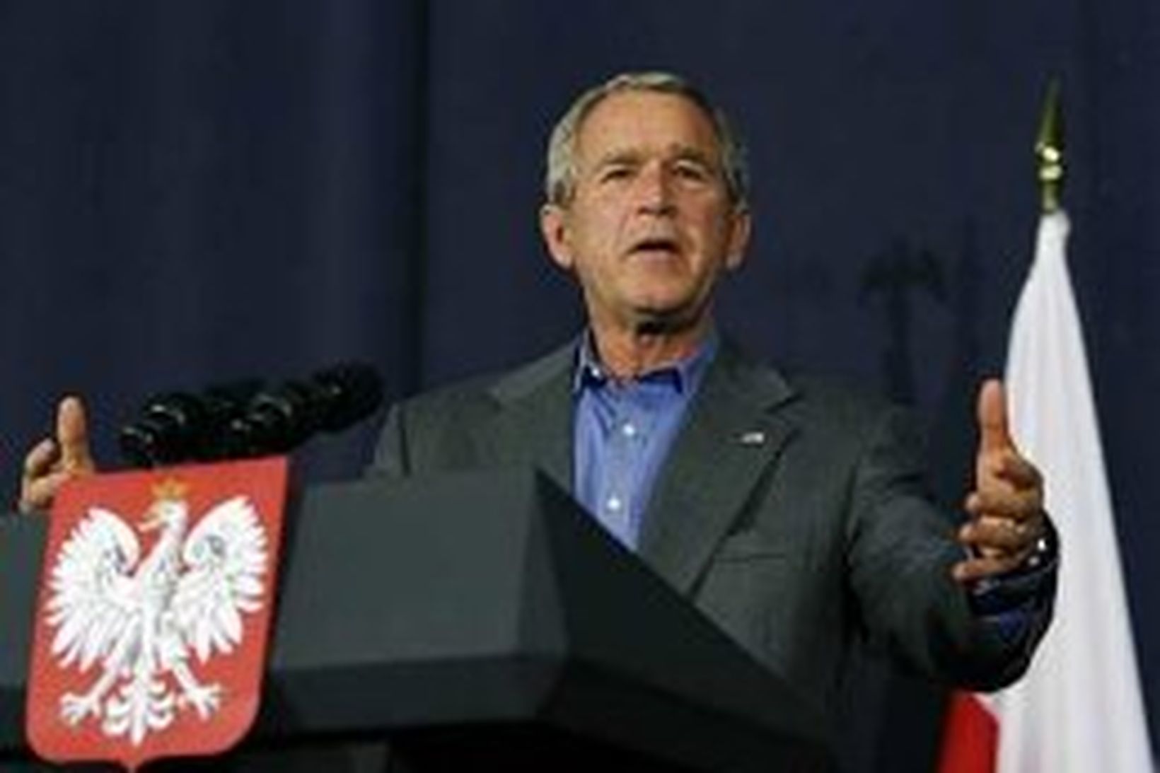 George W. Bush á blaðamannafundi í Póllandi.