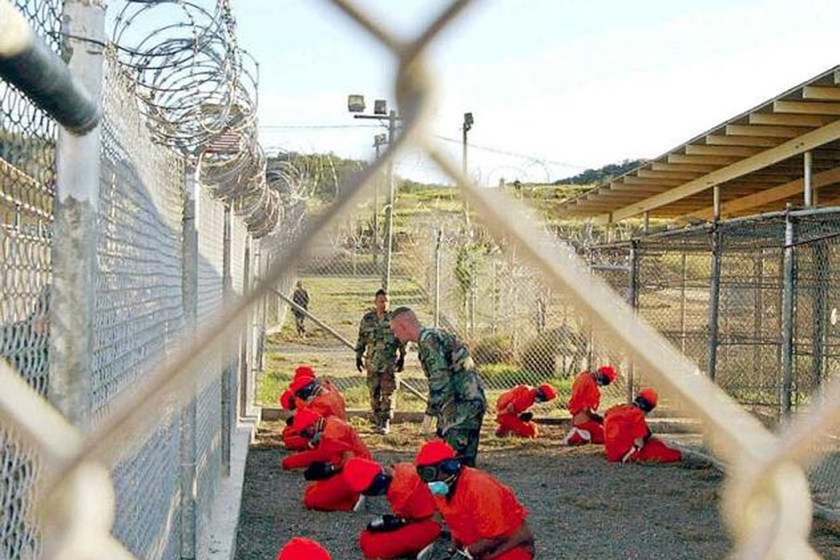 Frá hinum alræmdu Guantanamo fangabúðum á Kúbu þar vafasamar yfirheyrsluaðferðir …