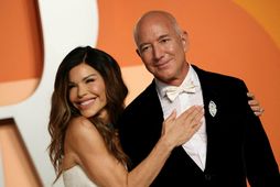 Stofnandi Amazon Jeff Bezos og unnusta hans Lauren Sánchez þegar þau mættu til Vanity Fair …