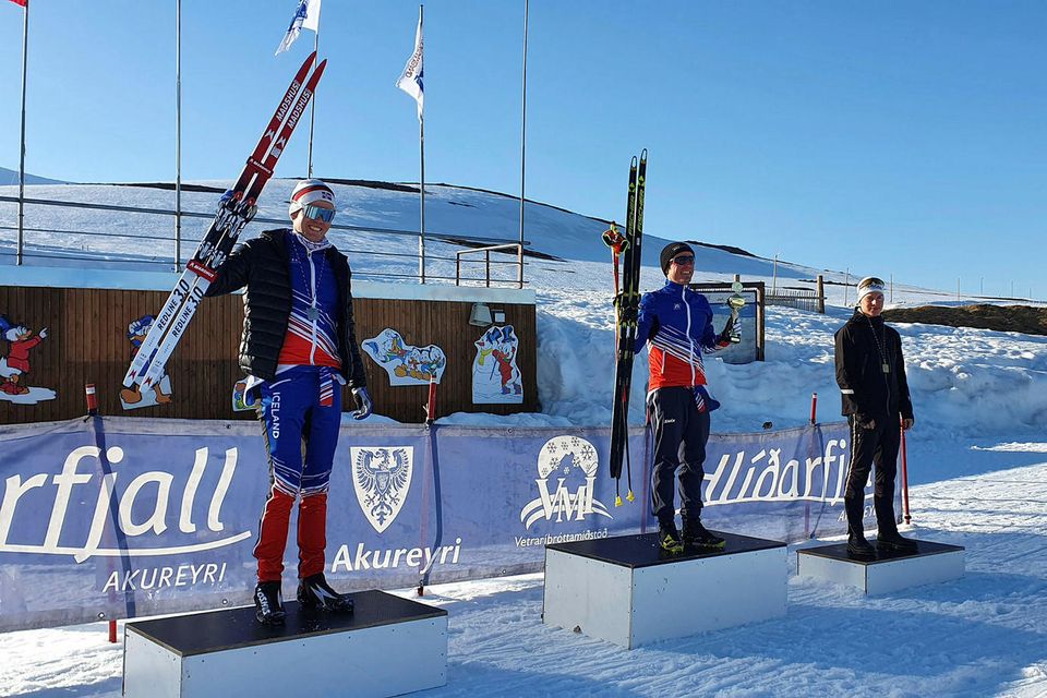 Verðlaunahafar í karlaflokki í 15 kílómetra göngu með hefðbundinni aðferð.