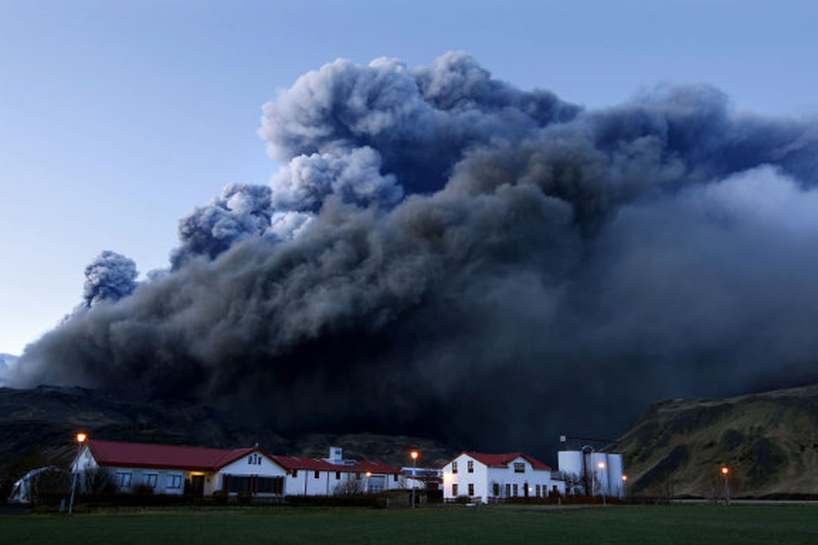 Gríðarlegt öskufall við bæinn Þorvaldseyri