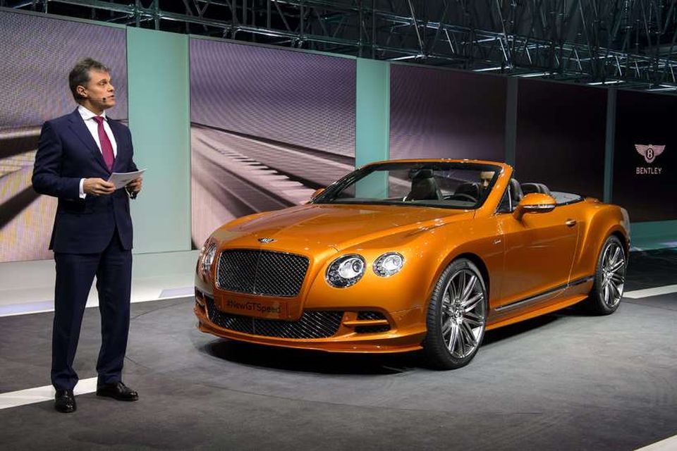 Wolfgang Schreiber forstjóri Bentley kynnir hinn nýja Bentley Continental GT Speed í Genf.