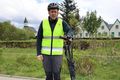 Farartæki Kemur vel út, segir Torfi Stefán um reynsluna af rafskútum eins og þeirri sem hann stendur hér við fyrir framan Þingvallabæinn.