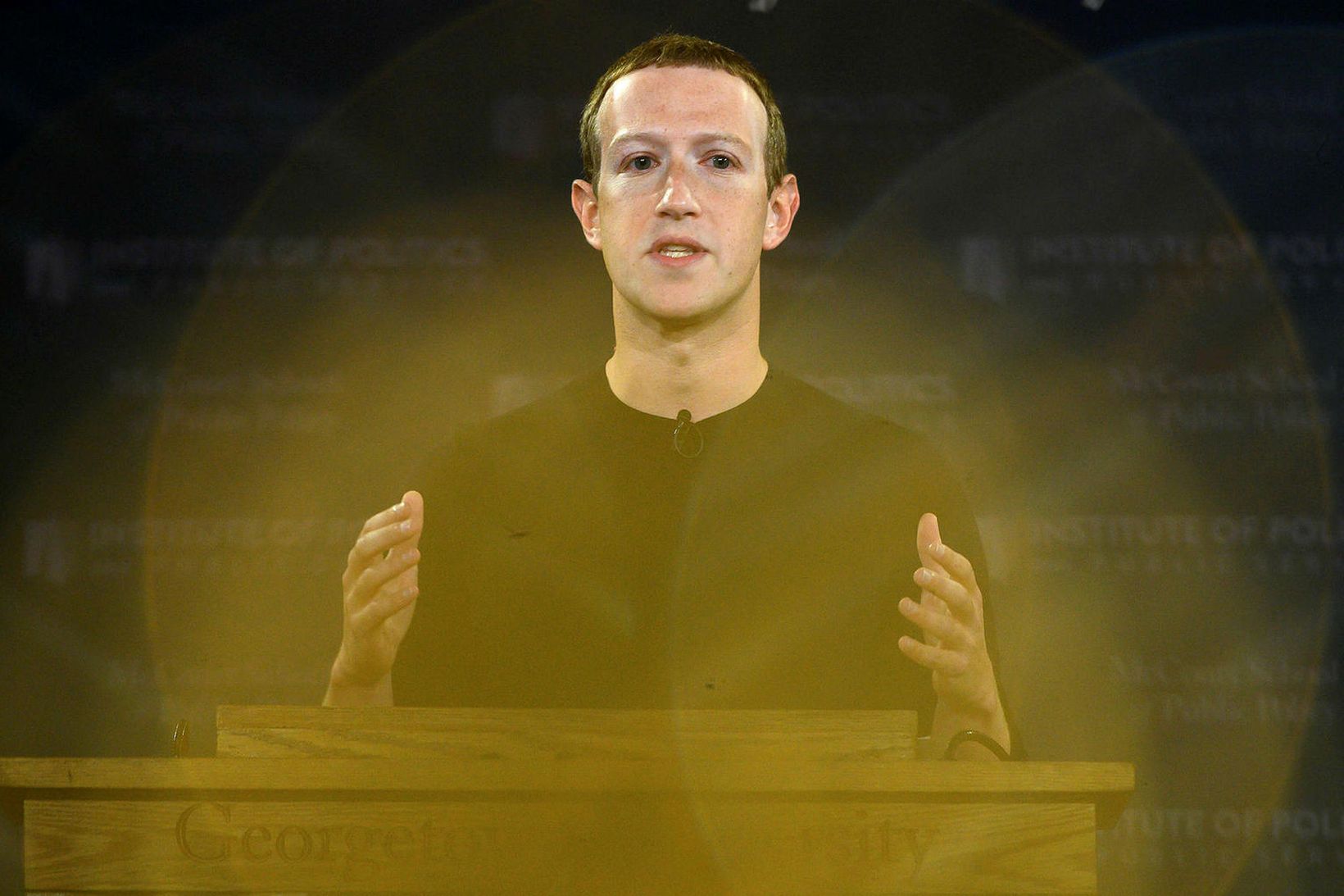 Mark Zuckerberg flytur fyrirlestur í háskóla árið 2019.