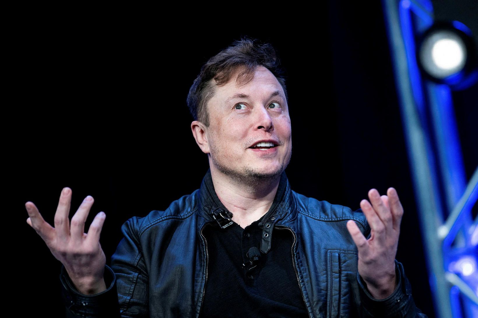 Elon Musk á hlutabréf í Teslu sem eru metinn á …