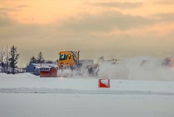 Snjóhreinsun á Reykjavíkurflugvelli.