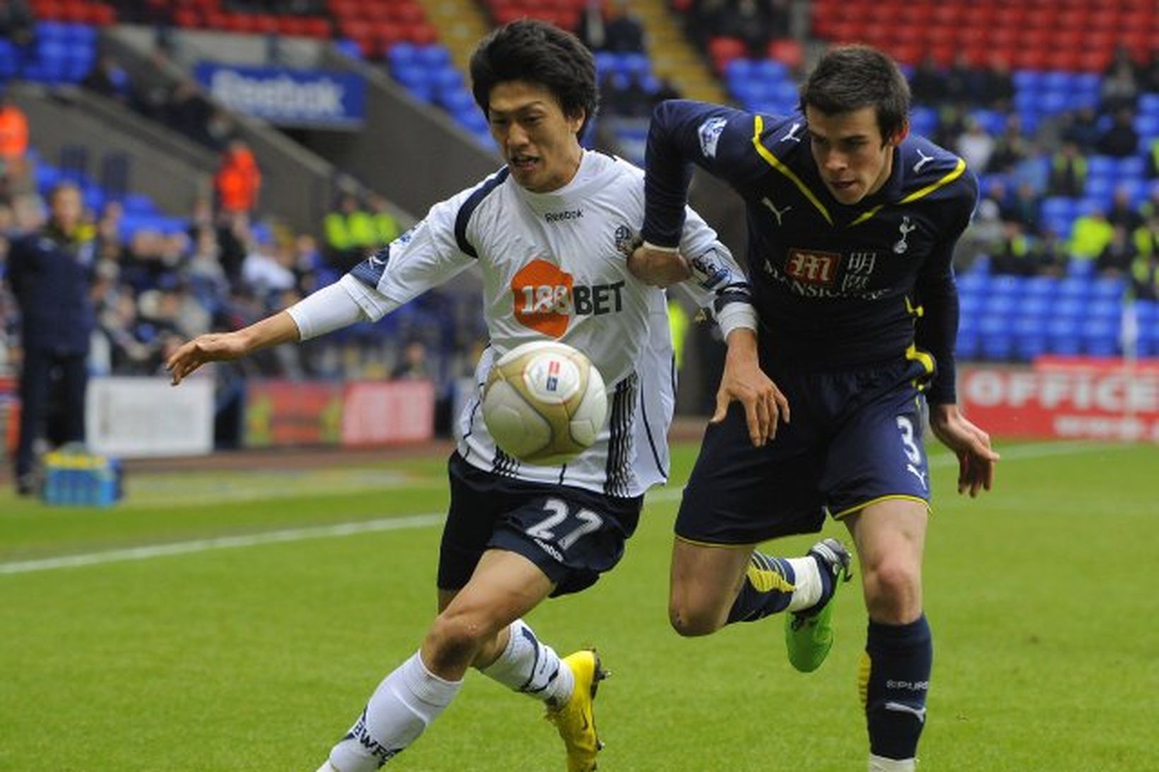 Chung-Yong Lee hjá Bolton og Gareth Bale hjá Tottenham í …