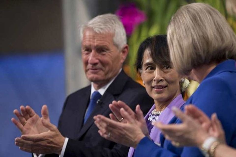 Thorbjørn Jagland, formaður norsku nóbelsverðlaunanefndarinnar ásamt Suu Kyi