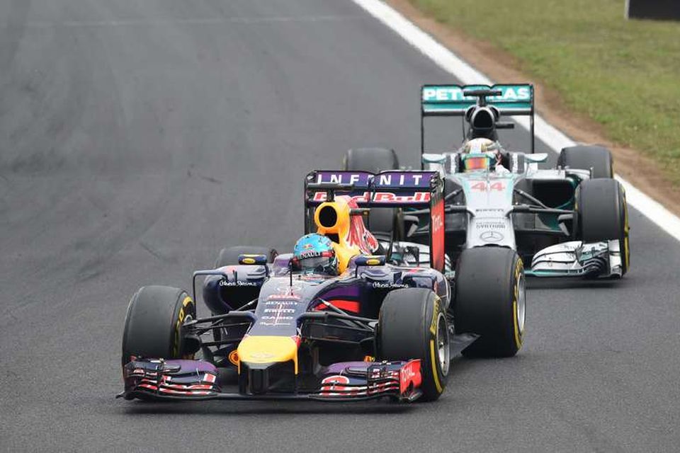 Sebastian Vettel hélt Lewis Hamilton lengi fyrir aftan sig í glímu þeirra í Búdapest.