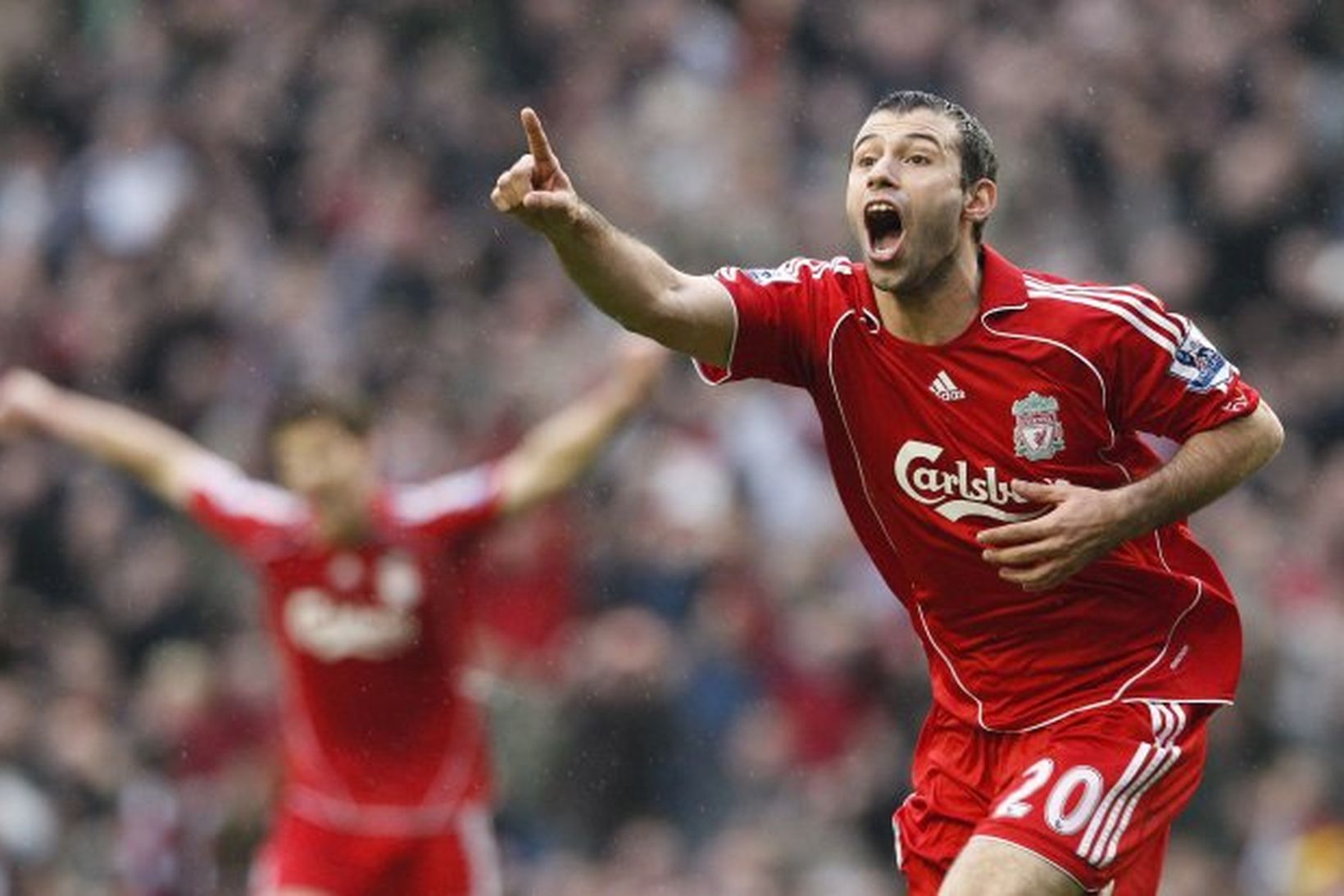 Javier Mascherano fagnar marki með Liverpool.